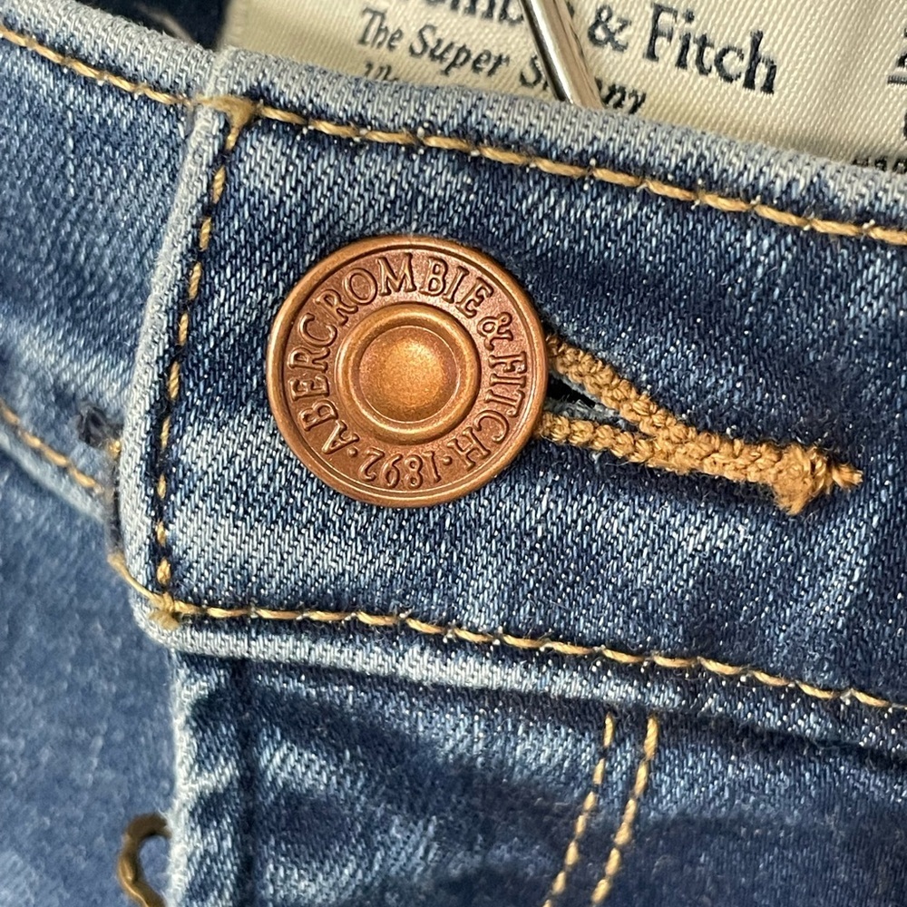 A&F Women’s 28 Distressed Skinny High Rise Abercrombie & Fitch Denim Capri Jeans